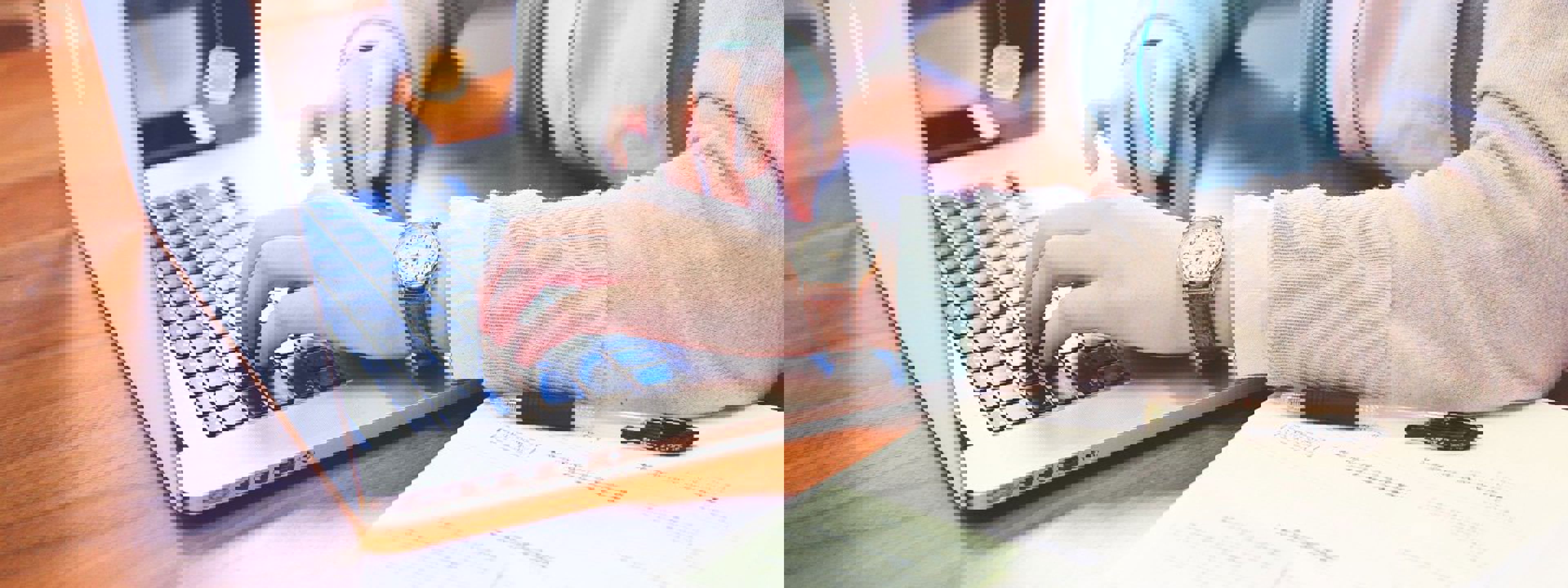 Bilete av elev ved pc, Ungdata-undersøkinga i Vestland 2024