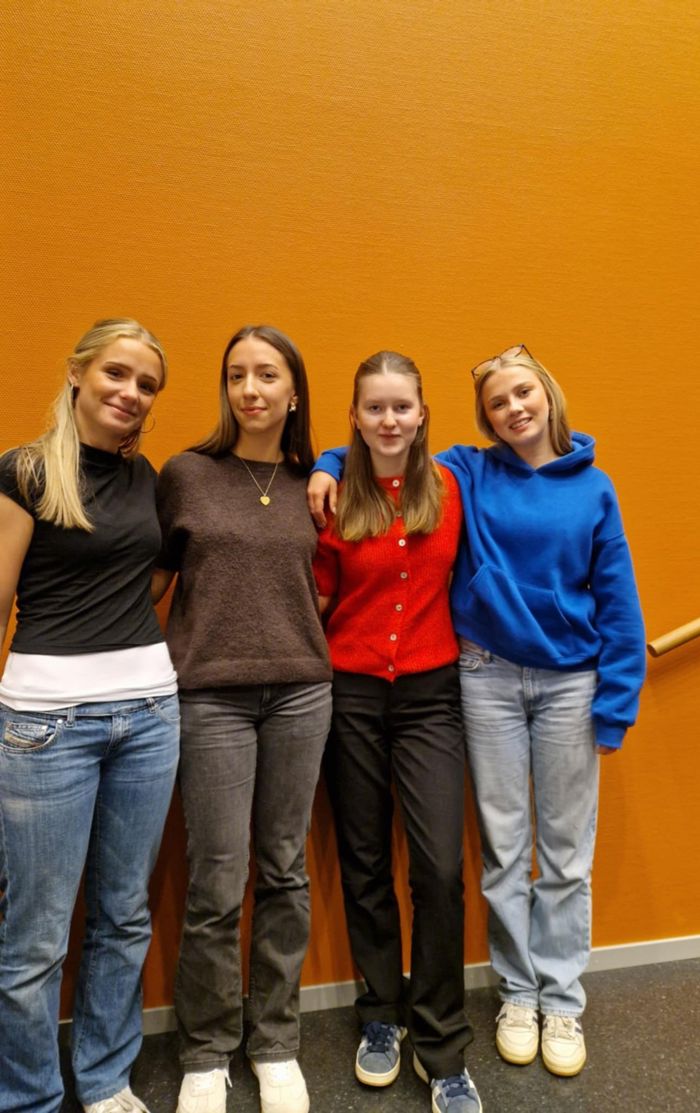 Sunniva Rebni Bjørk;  nestleiar studieførebuande, Jelena Radgkovic; elevrådsleiar, Selma Løkkebø Vedvik; nestleiar yrkesfag og Guro Kristine Hågvar, sekretær